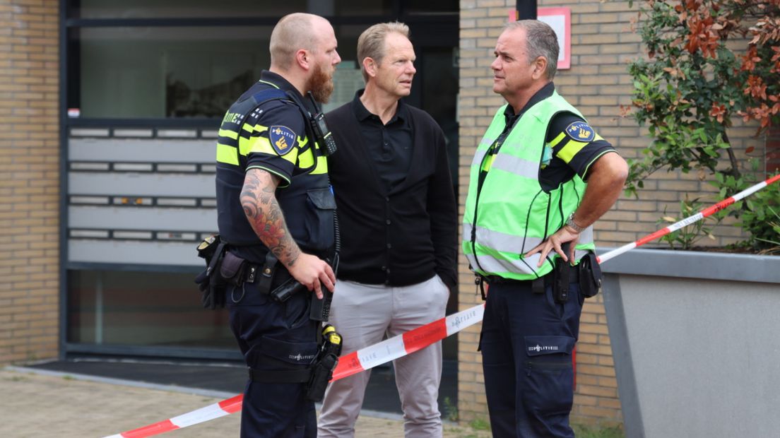 Burgemeester Arie van Erk van Hillegom kwam langs om zich te laten informeren