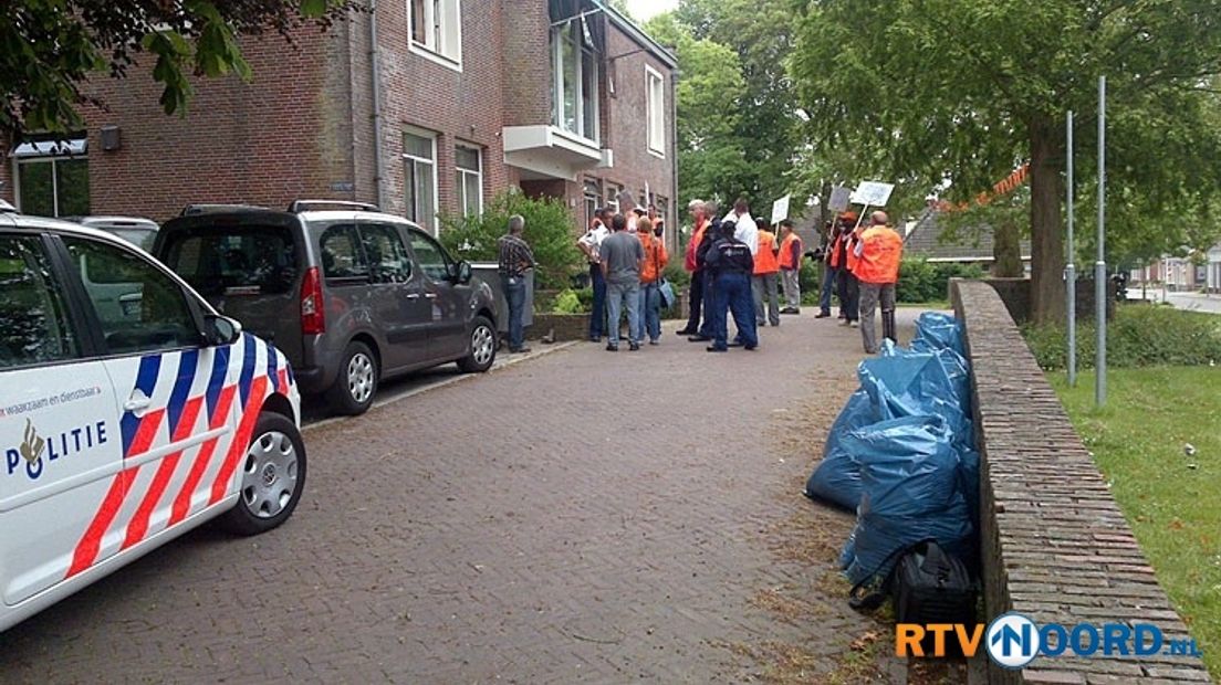 De huisbaas had de spullen van de Portugezen in vuilniszakken op straat gezet