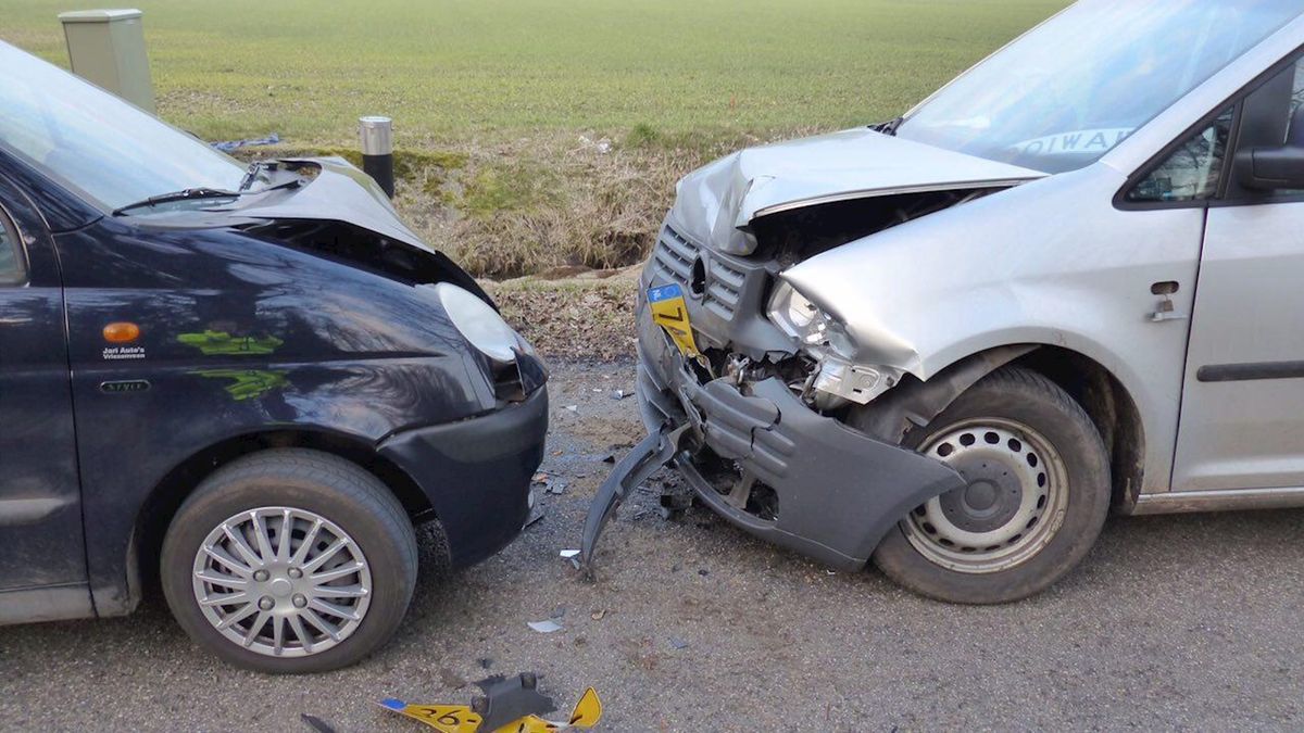 Automobilist naar het ziekenhuis na ongeluk in Loozen