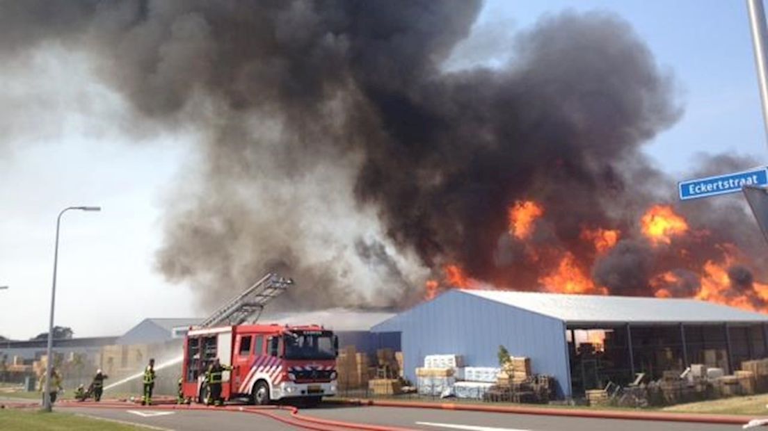 Brand Kampen onder controle, nablussen duurt nog uren