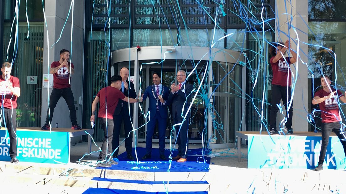 Burgemeester Harald Bergmann was bij de opening van het nieuwe HZ gebouw in Middelburg
