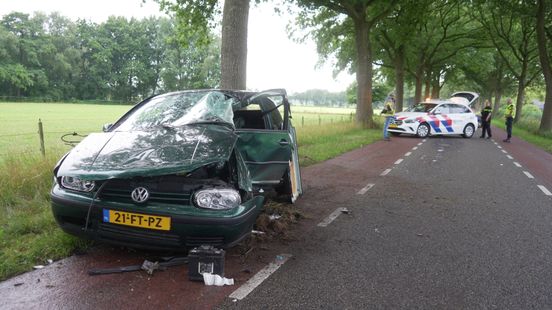 Bestuurder gewond bij eenzijdig ongeval net buiten Balkbrug. Bestuurder gewond bij eenzijdig ongeval net buiten Balkbrug.