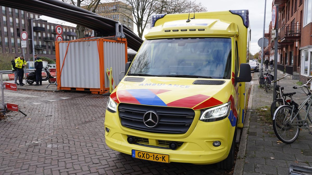 112-nieuws: Auto raakt van de weg op rotonde in Delfzijl • FIOD doorzoekt woning in Tolbert