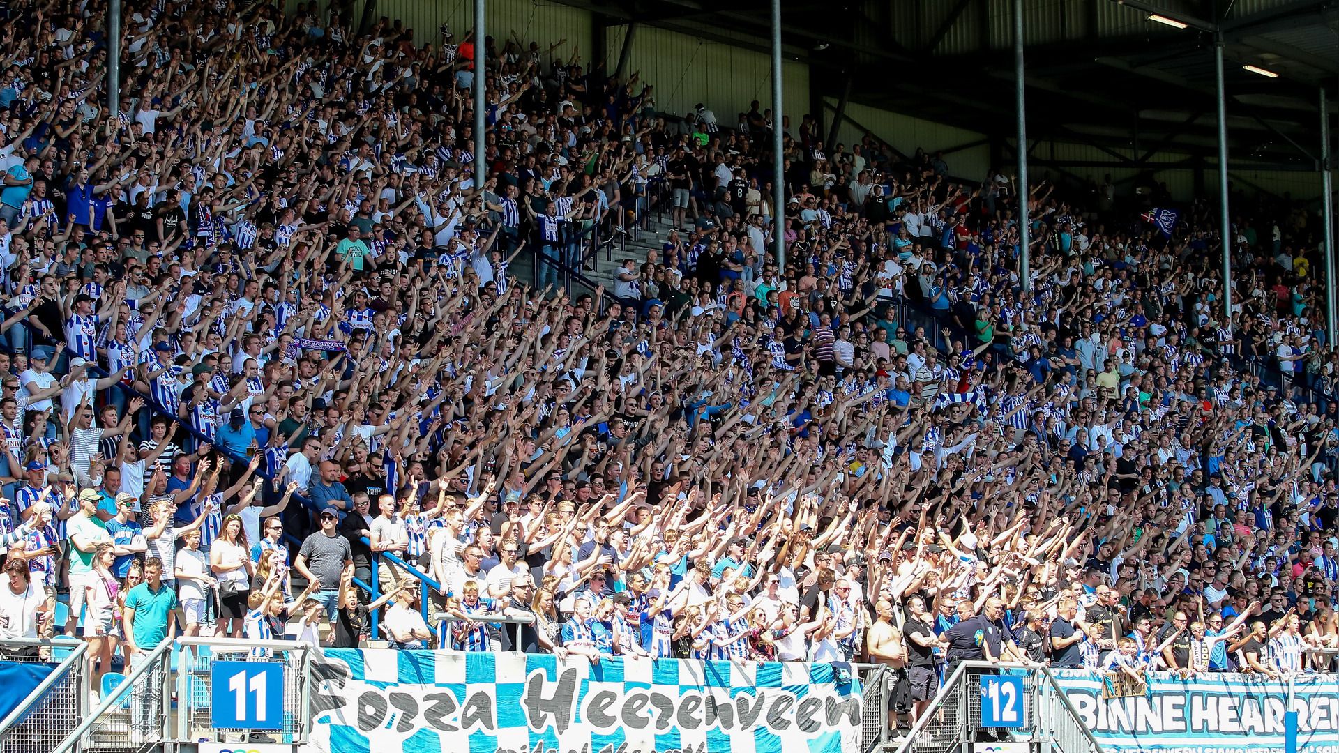 Feanfans op de Noardtribune