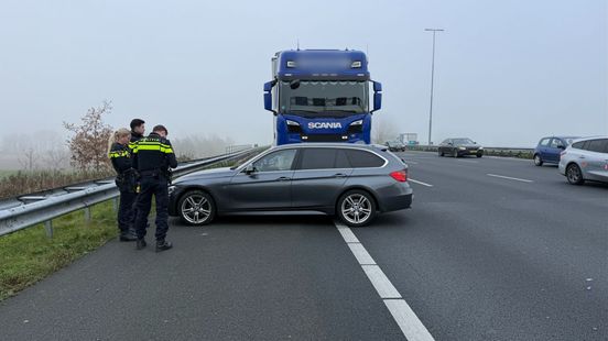 Vrachtwagen botst op auto op A1