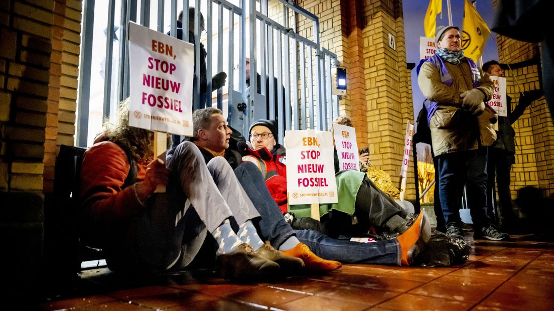 Klimaatdemonstranten blokkeren het Kunstmuseum in Den Haag