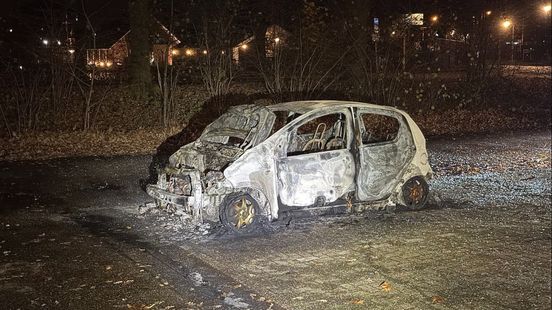 Auto brandt volledig uit in Doetinchem