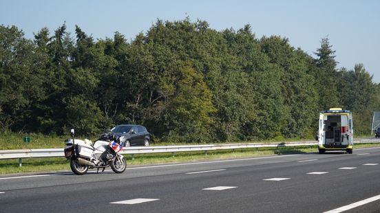 Motorrijder gewond bij ongeluk op A28 bij Assen. Motorrijder gewond bij ongeluk op A28 bij Assen.