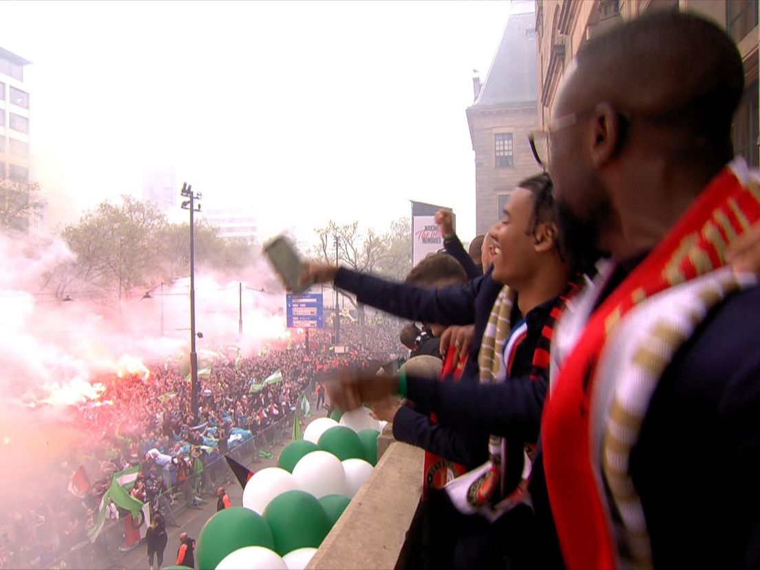 De huldiging van Feyenoord op het stadhuis aan de Coolsingel