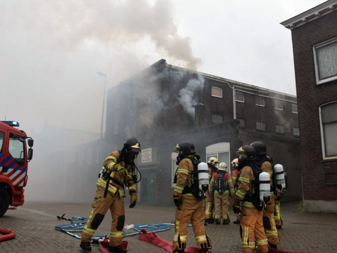 Zeer grote brand in pand Vlaardingen