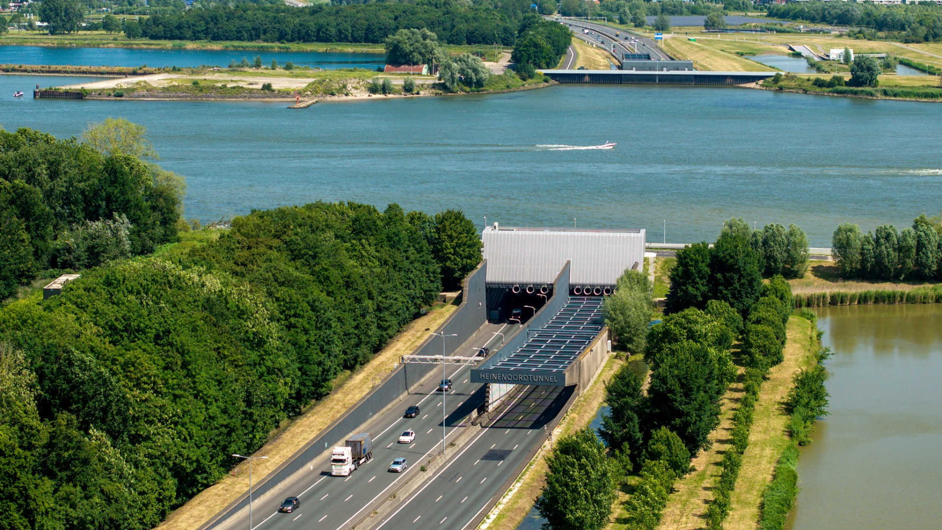 De Heinenoordtunnel (A29) is komende nacht in beide richtingen dicht.