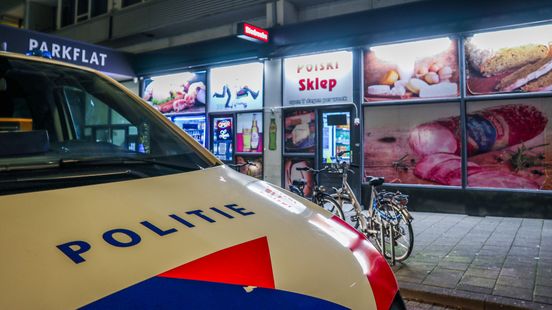 Gewapende overval op Poolse supermarkt | Beide rijrichtingen A15 afgesloten vanwege verkeersongeval. Gewapende overval op Poolse supermarkt | Beide rijrichtingen A15 afgesloten vanwege verkeersongeval.