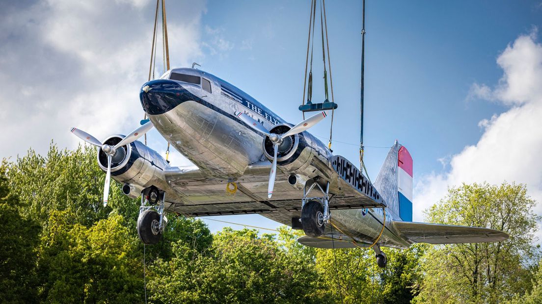The Flying Dutchman is een stuk groter dan de vliegtuigen die al in Madurodam te vinden zijn.