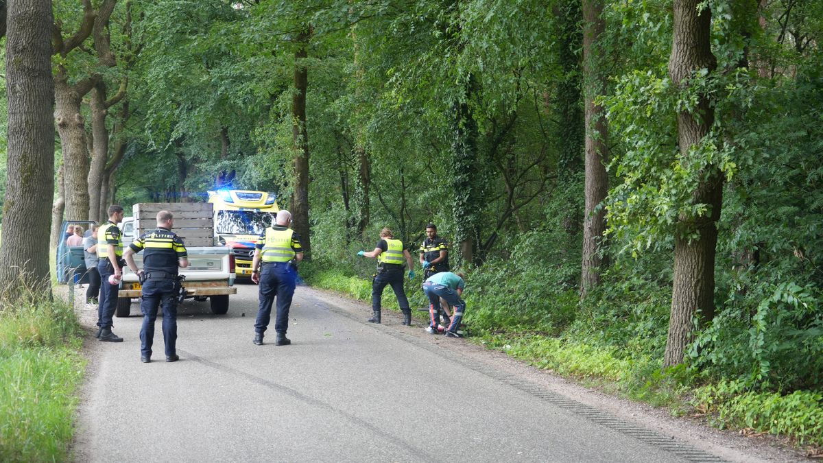 Fietsster in Heino zwaargewond bij aanrijding pick-uptruck