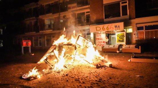 Vreugdevuur bij Paasbergflat vlak voor ontruiming