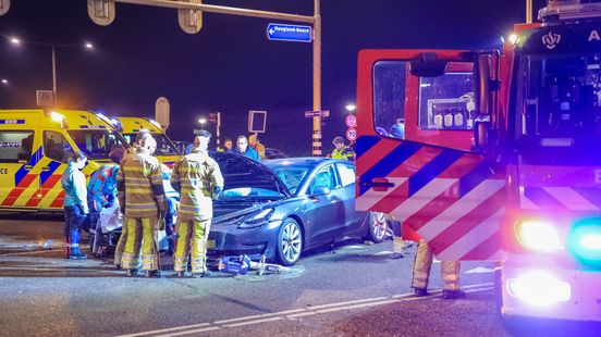 Ongeluk op de Rondweg in Hoogland, twee personen gewond. Ongeluk op de Rondweg in Hoogland, twee personen gewond.