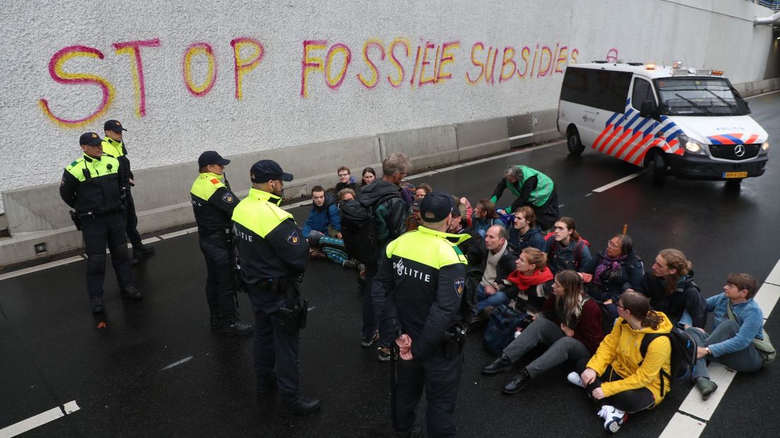 Demonstranten Extinction Rebellion aangehouden na blokkeren Utrechtsebaan