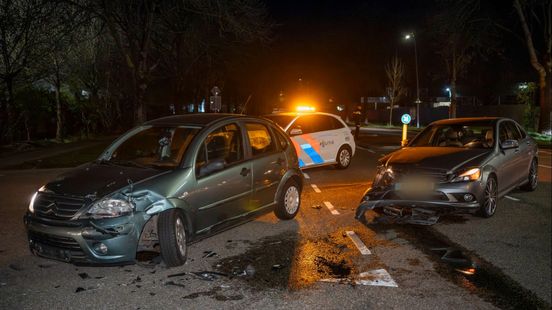 Twee auto’s zwaar beschadigd bij botsing