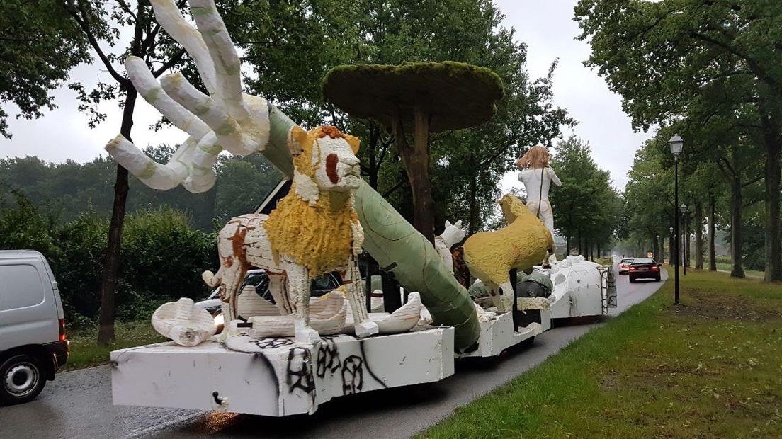 Mythen en Sagen is het thema van de 57ste editie van het Floraliacorso (Rechten: RTV Drenthe)