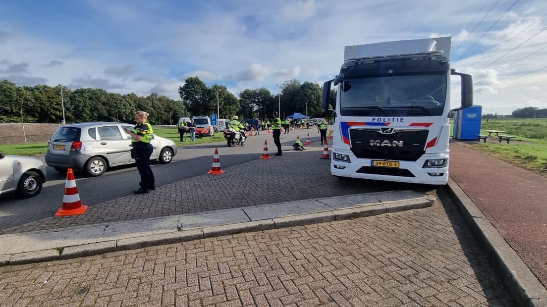 Een grootschalige verkeerscontrole op de A18 bij Didam