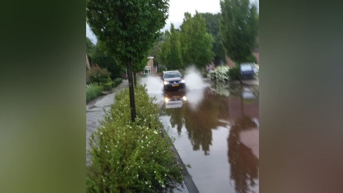 De Brunstingerstraat in Beilen onder water (Rechten: Paula van der Kuur)