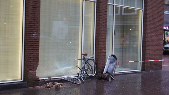 Pui gehavend en fiets doormidden, bestuurder verdwenen