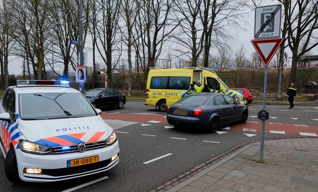 Fietser Raakt Lichtgewond Door Botsing Met Auto - L1 Nieuws