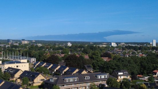 Rook van brand in Lelystad te zien in Apeldoorn