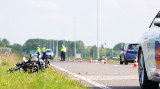 Motorrijder naar het ziekenhuis na eenzijdig ongeval. Motorrijder naar het ziekenhuis na eenzijdig ongeval.