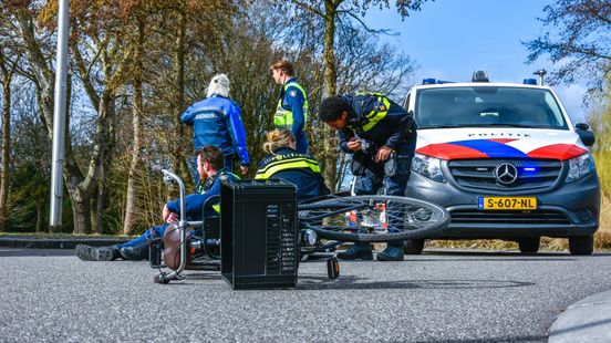 Meisje gewond bij aanrijding met bestelbus | Slachtoffer steekpartij door meerdere jongeren aangevallen. Meisje gewond bij aanrijding met bestelbus | Slachtoffer steekpartij door meerdere jongeren aangevallen.