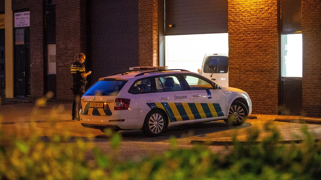 Politie doet inval bij bedrijfspanden in Zwolle