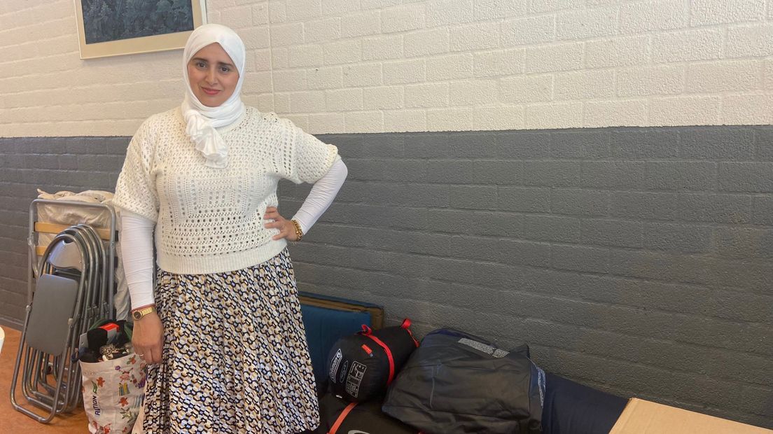 Rachida Issaoui bij een inzamelpunt in Amersfoort