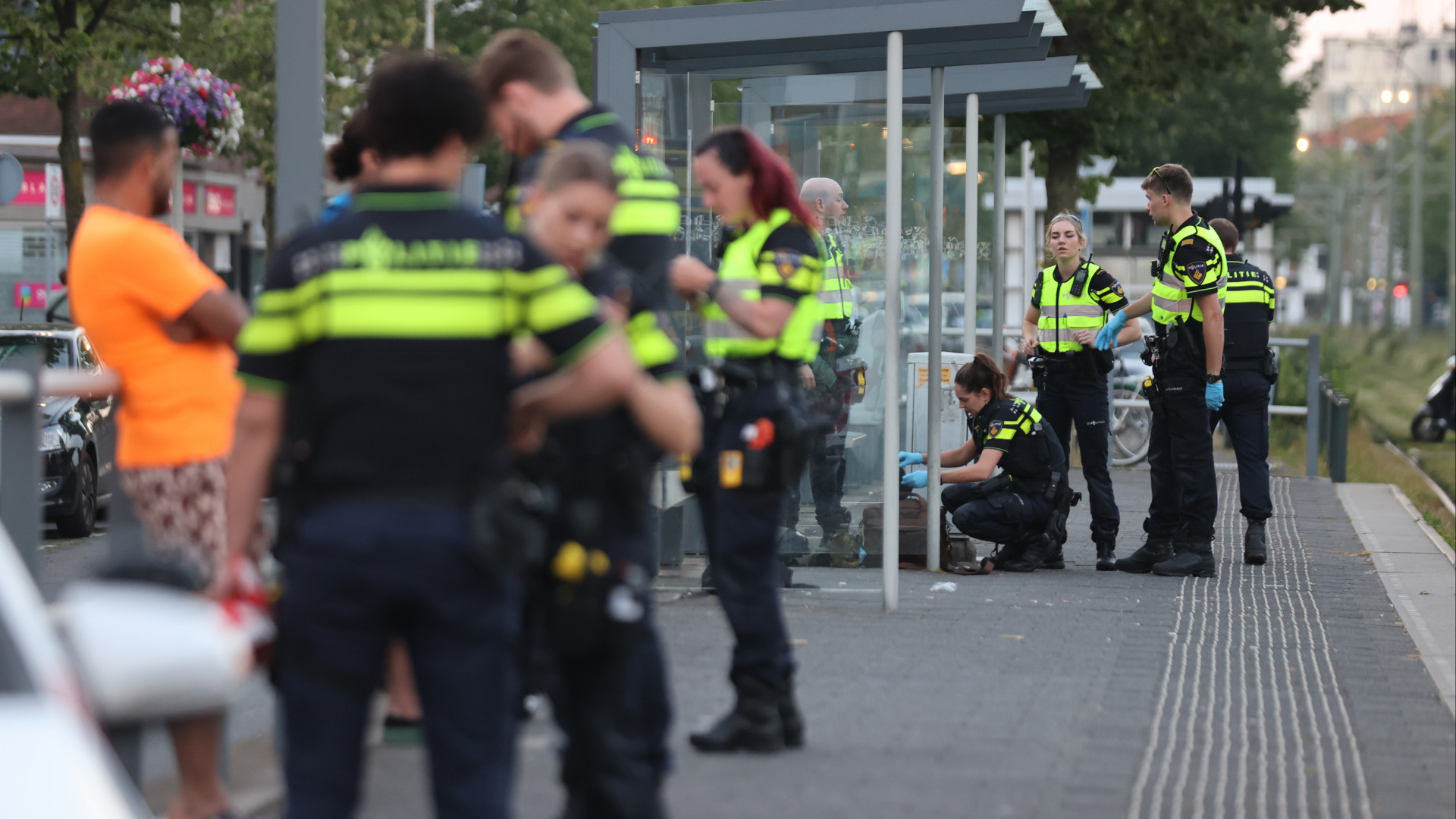 Jongen Neergestoken Bij Tramhalte, Gewond Naar Ziekenhuis Gebracht ...