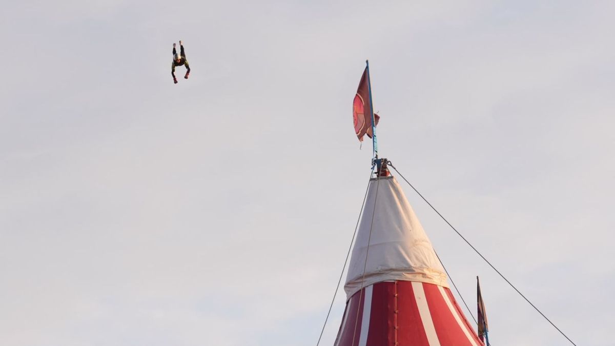 Stuntman na harde landing bij megastunt op Zwarte Cross naar ziekenhuis