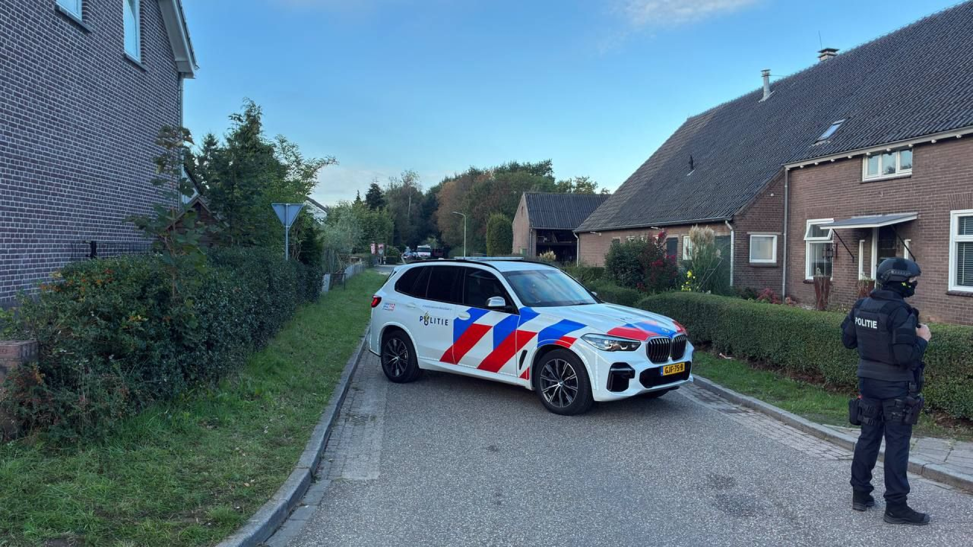 LIVE | Politie nog aanwezig in Overasselt • onderzoek gaat verder