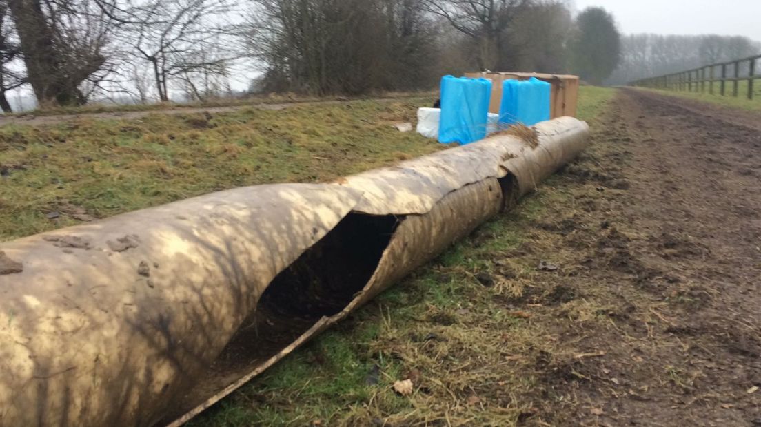 Sinds vanochtend is er weer water in de Liemers. Via een omleiding kon er water vanuit Arnhem komen. Vitens is bezig om het water weer terug te leiden via de oude route. In de loop van de dag zou dat klaar moeten zijn. Het advies om kraanwater eerst drie minuten te koken blijft voorlopig voor de zekerheid van kracht. Douchen en wassen kan wel gewoon.