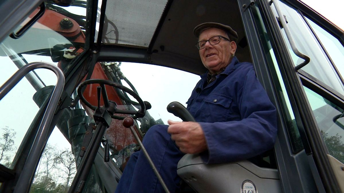Voor loonwerker Anne Epema (90) is werken hobby: 