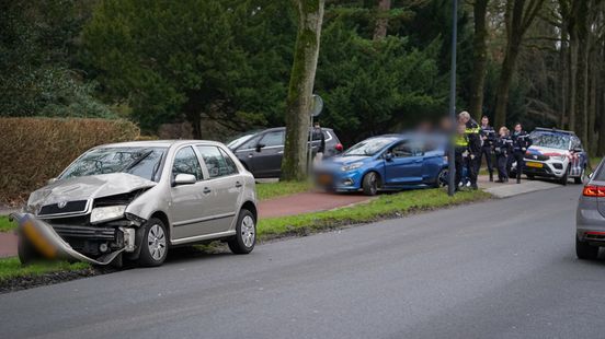 Forse schade na botsing in Zuidlaren. Forse schade na botsing in Zuidlaren.