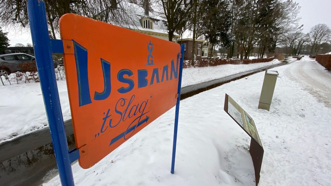 De IJsclub gaat aan de slag om de ijsbaan vrijdag te kunnen openen
