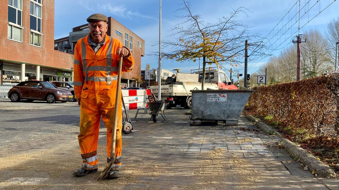 Henk van Dommelen werkt al sinds zijn 14e als stratenmaker