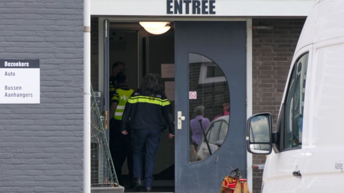 112 Nieuws: Hennepkwekerij ontdekt in Hengelo | Voertuigbranden in Deventer en Enschede