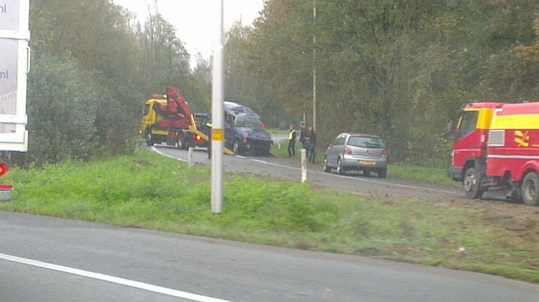 Auto van de weg langs de A1