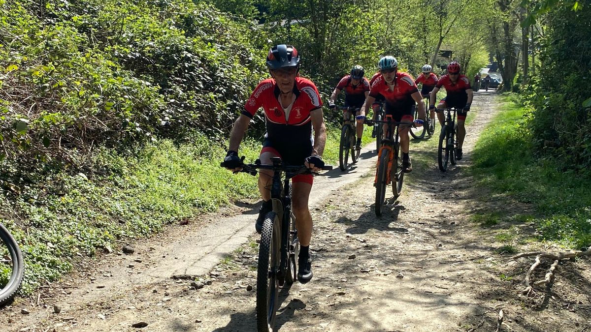 Tinus (80) uit Beilen trapt iedereen eruit: 20.000 kilometer per jaar op de fiets