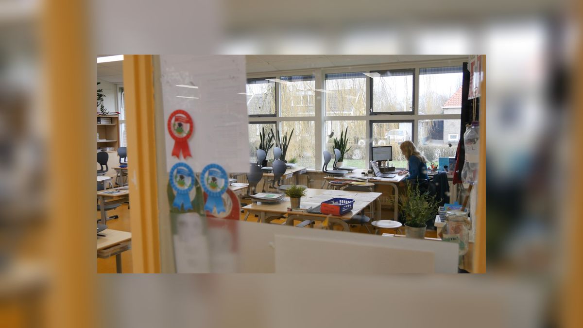 VIDEO: Blijdschap bij ouders en kinderen dat school weer opengaat