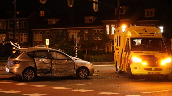 Weg bezaaid met glas na botsing | Grote brand in appartementencomplex Home