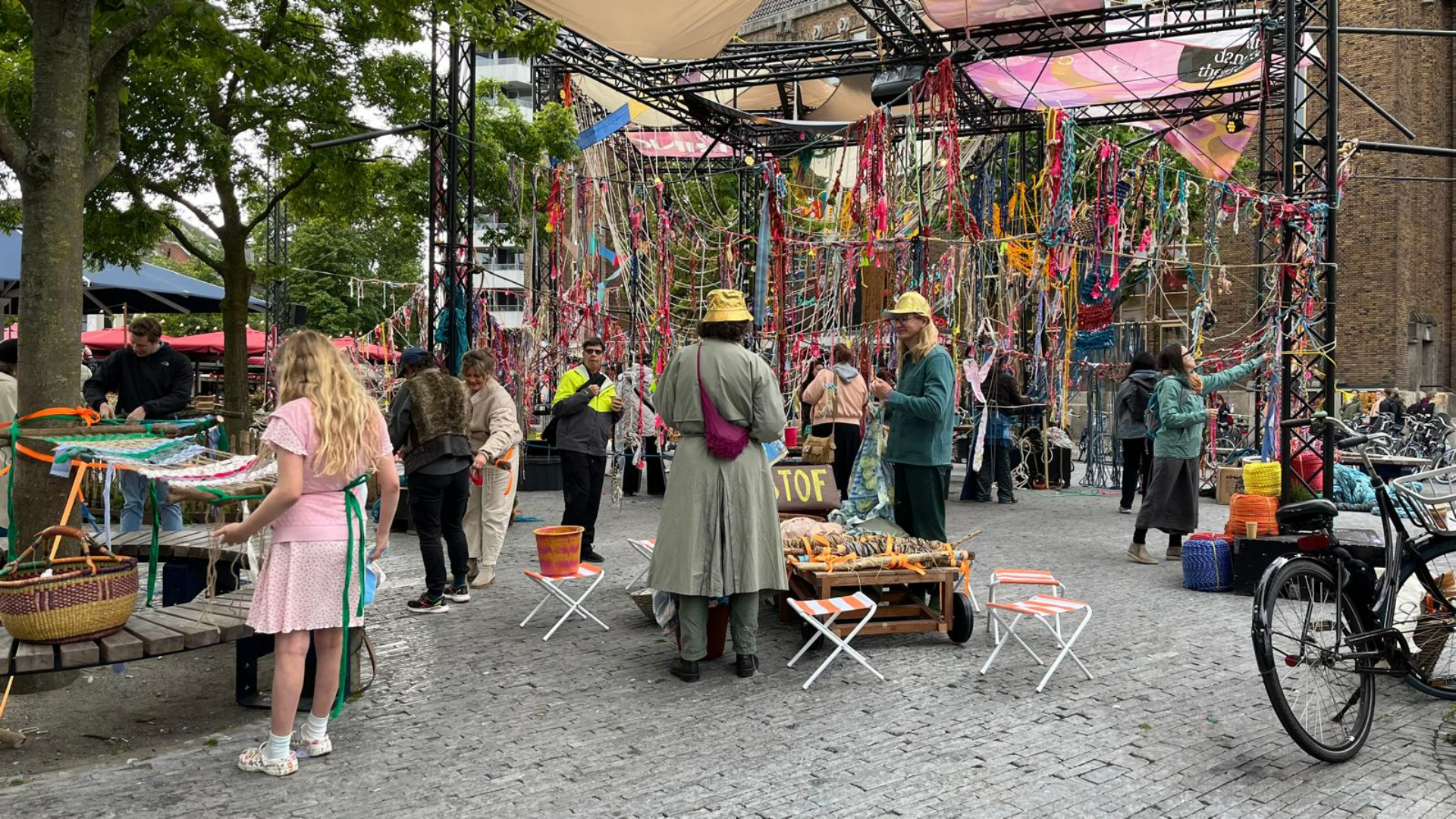 Neude verandert in levend kunstwerk met touwen: 'Het wordt heel speels'