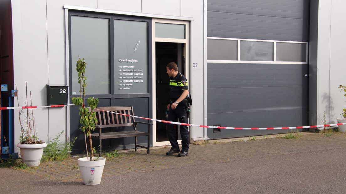 Politie vindt tientallen liters chemicaliën in Middelburgse loods