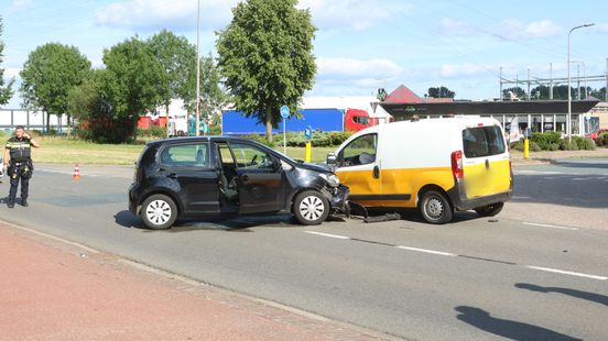 Gewonde bij frontale aanrijding Deventer. Gewonde bij frontale aanrijding Deventer.