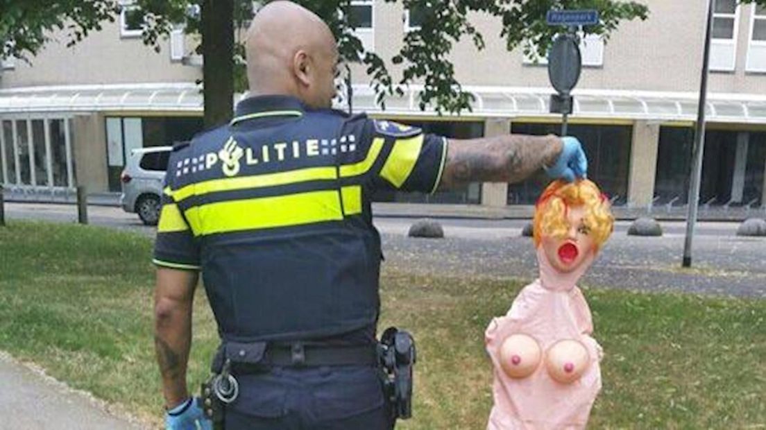 Politie vindt opblaaspop in park