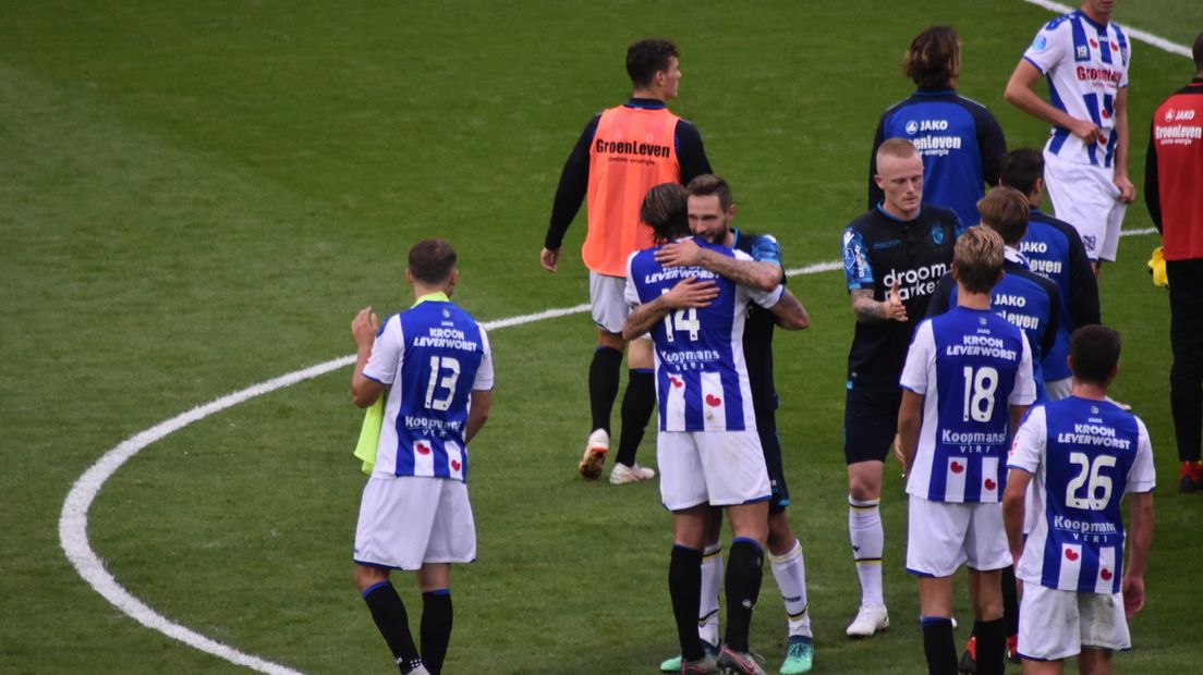 Vitesse heeft zondagmiddag met 1-1 gelijkgespeeld bij SC Heerenveen. De Arnhemmers hadden recht op meer, maar misten kans op kans. Het mocht uiteindelijk de klasse van Tim Matavz dankbaar zijn dat de ploeg niet verloor in Friesland.